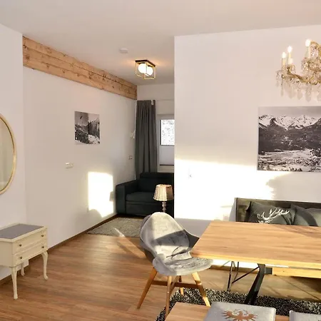 Waldcafe - Das Chalet Am See * Imst